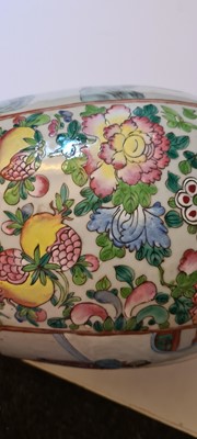Lot 136 - A Chinese porcelain famille rose vase