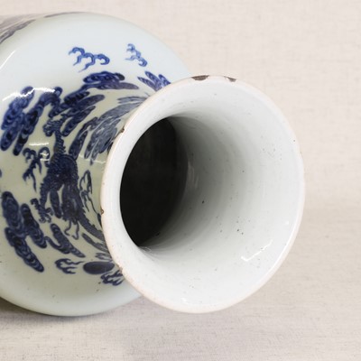 Lot 32 - A Chinese blue and white vase
