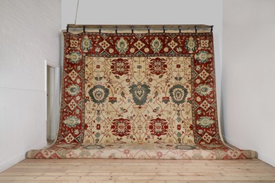 Lot 213 - A large Ziegler Sultanabad wool carpet