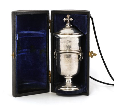 Lot 116 - An Arts and Crafts silver travelling pyx