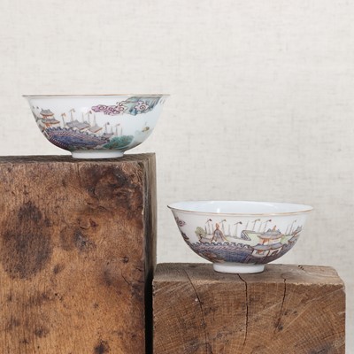 Lot 69 - A pair of Chinese famille rose bowls