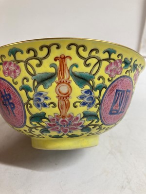 Lot 126 - A Chinese famille rose bowl