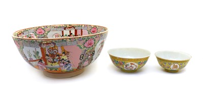 Lot 131 - A large Chinese porcelain famille rose bowl
