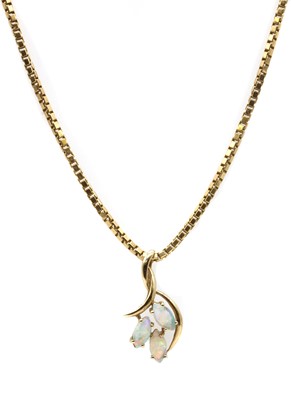Lot 317 - A gold opal pendant