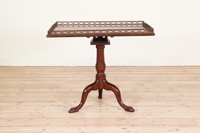 Lot 458 - A George III mahogany supper table