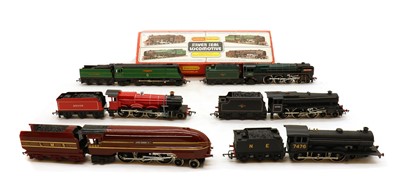 Lot 226 - A collection of '00' gauge trains