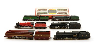 Lot 226 - A collection of '00' gauge trains