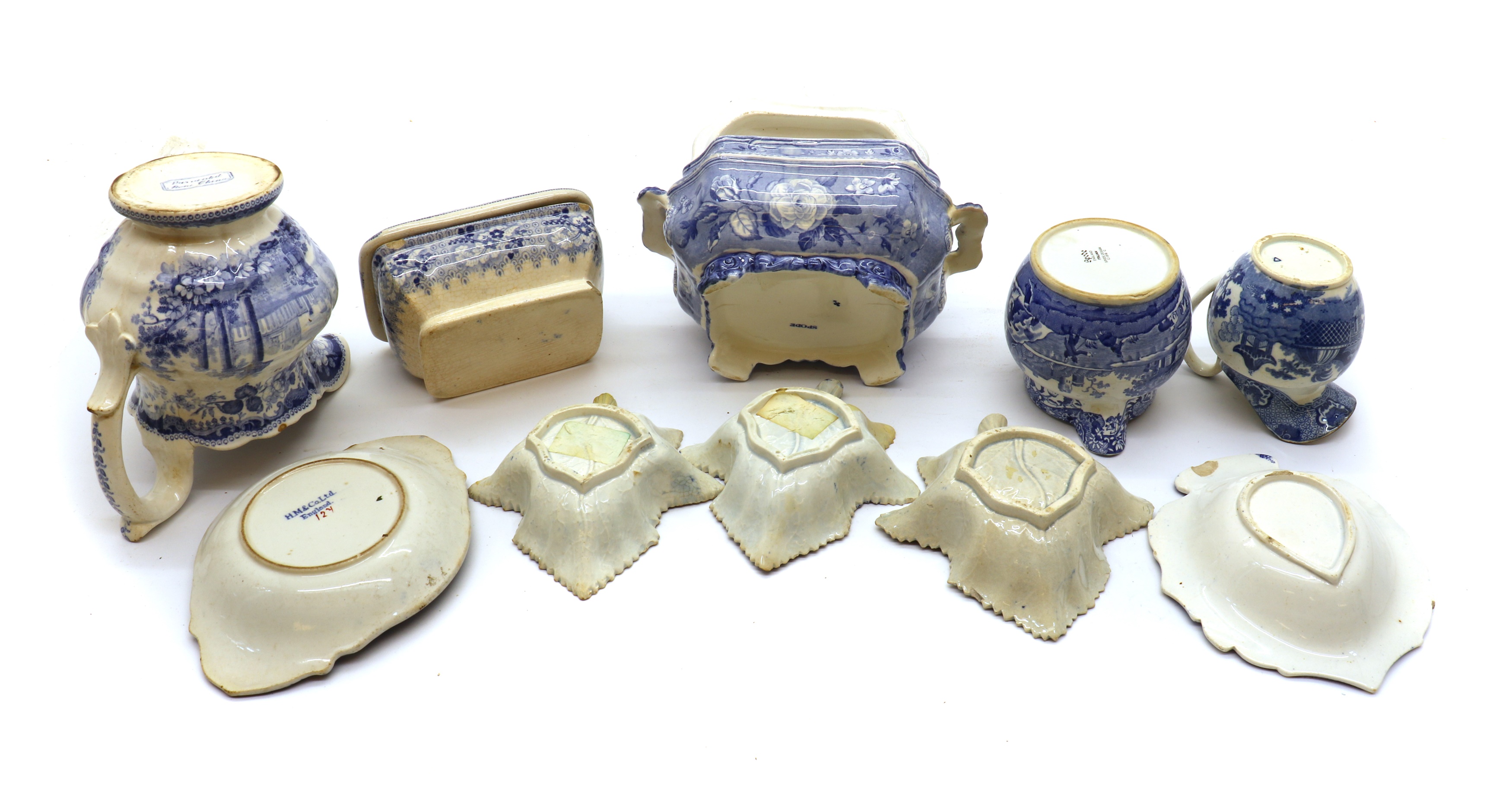 Lot 202 A collection of blue and white pottery