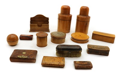 Lot 313 - A collection of treen