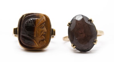 Lot 133 - A gold carved tiger's eye ring