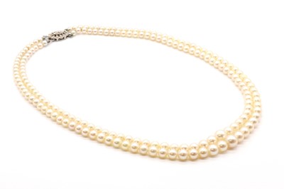 Lot 205 - A two row graduated cultured pearl necklace