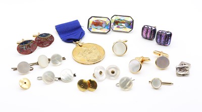 Lot 315 - A collection of gentlemen's jewellery