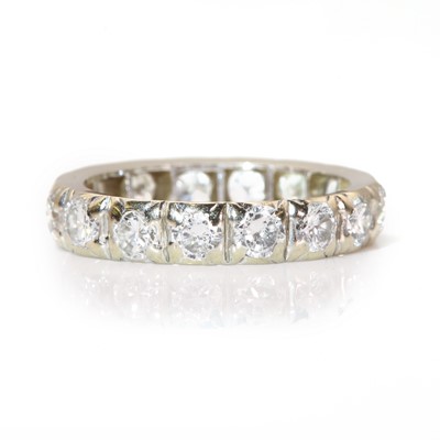 Lot 175 - A diamond set full eternity ring