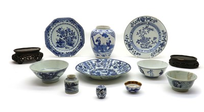 Lot 73 - A collection of Chinese blue and white