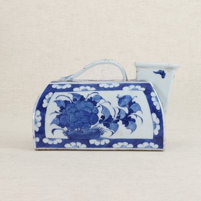Lot 33 - A Chinese blue and white bourdaloue