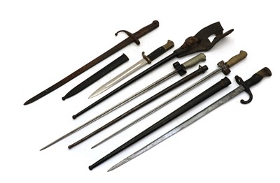 Lot 143 - A collection of bayonets