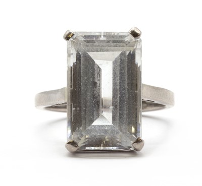 Lot 224 - A single stone synthetic spinel ring