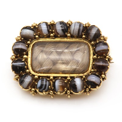 Lot 6 - A George IV banded agate memorial brooch