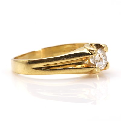 Lot 71 - An 18ct gold gentlemen's single stone diamond ring