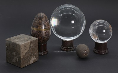 Lot 264 - A collection of crystal balls