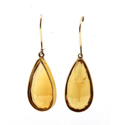 Lot 25 - A Victorian graduated citrine matched demi parure