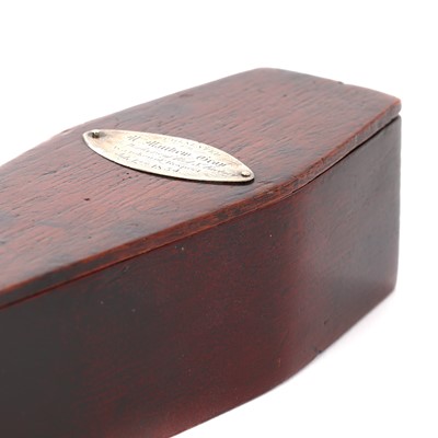 Lot 21 - An unusual coffin-shaped table snuffbox