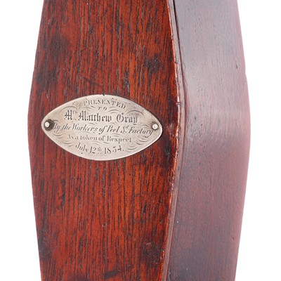 Lot 21 - An unusual coffin-shaped table snuffbox