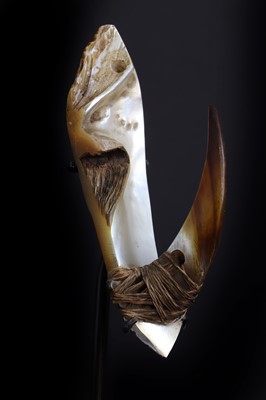 Lot 79 - An Oceanic mother-of-pearl bonito fish hook