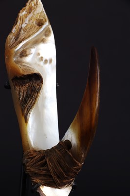 Lot 79 - An Oceanic mother-of-pearl bonito fish hook