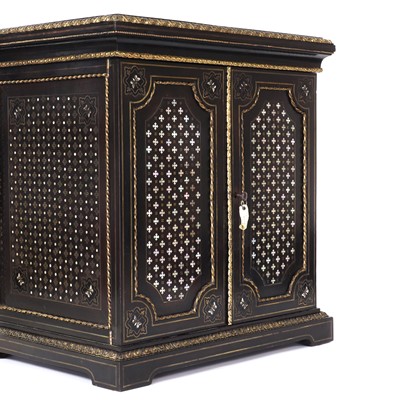 Lot 192 - An ebony collector's cabinet