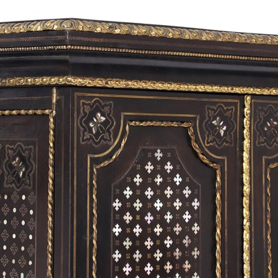 Lot 192 - An ebony collector's cabinet