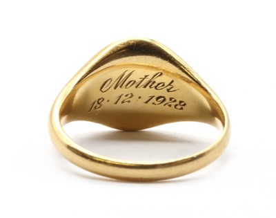 Lot 212 - An 18ct gold signet ring