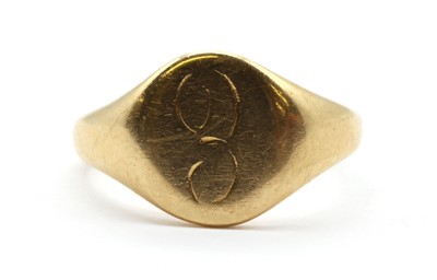 Lot 212 - An 18ct gold signet ring