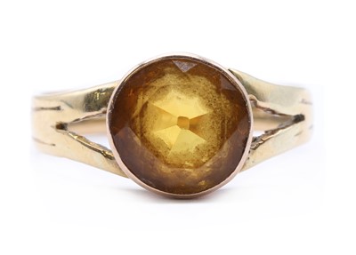 Lot 2 - A Victorian 18ct gold single stone citrine ring