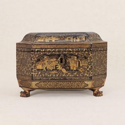 Lot 267 - A Chinese export gilt-lacquered tea caddy