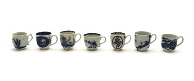 Lot 214 - A collection of blue and white Worcester porcelain teacups