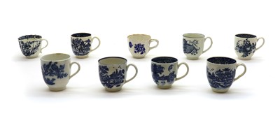Lot 217 - A collection of blue and white Worcester porcelain teacups