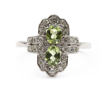 Lot 139 - A platinum peridot and diamond ring