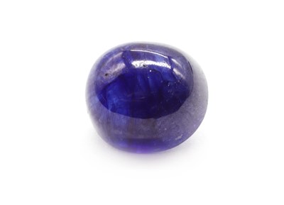 Lot 230 - An unmounted oval cabochon sapphire