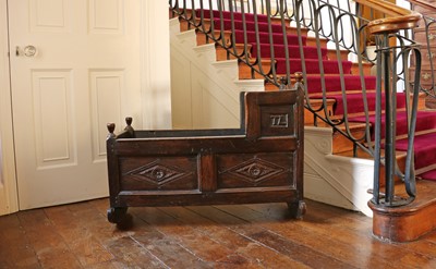 Lot 413 - An oak cradle