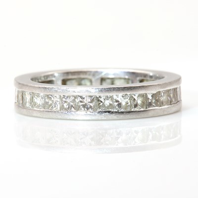 Lot 365 - A platinum full eternity ring