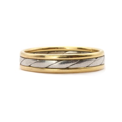Lot 57 - An 18ct gold and platinum band ring