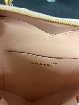 Lot 1452 - A Chanel pink leather heart bag