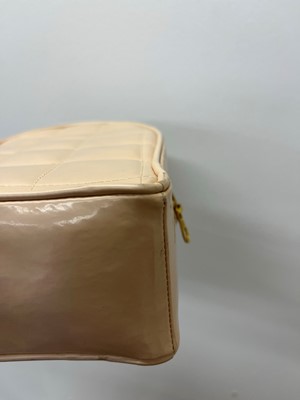 Lot 1452 - A Chanel pink leather heart bag