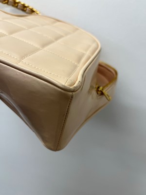 Lot 1452 - A Chanel pink leather heart bag