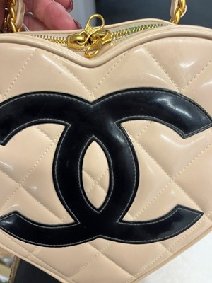 Lot 1452 - A Chanel pink leather heart bag