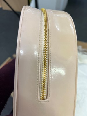 Lot 1452 - A Chanel pink leather heart bag