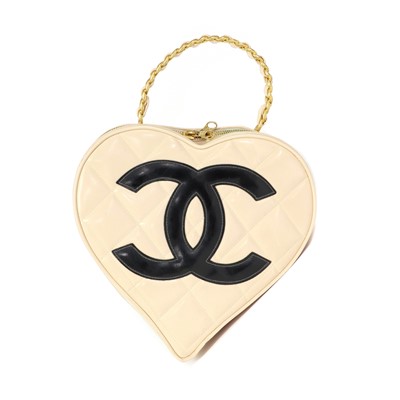 Lot 1452 - A Chanel pink leather heart bag