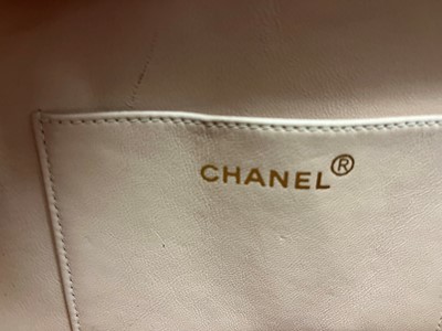 Lot 1452 - A Chanel pink leather heart bag