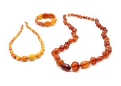 Lot 29 - A graduated butterscotch amber bead necklace